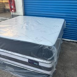 King Size Mattress And Box Spring 