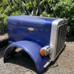 Peterbuilt 379 Extended Hood