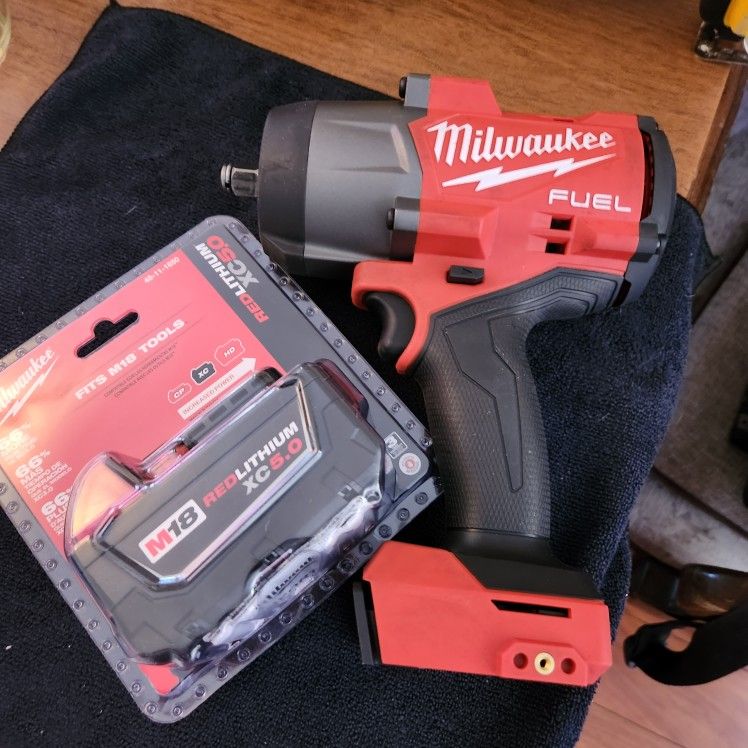 Milwaukee M18 FUEL 1/2" High Torque Impact Wrench W/5.0 Battery New. Firm Price🛑