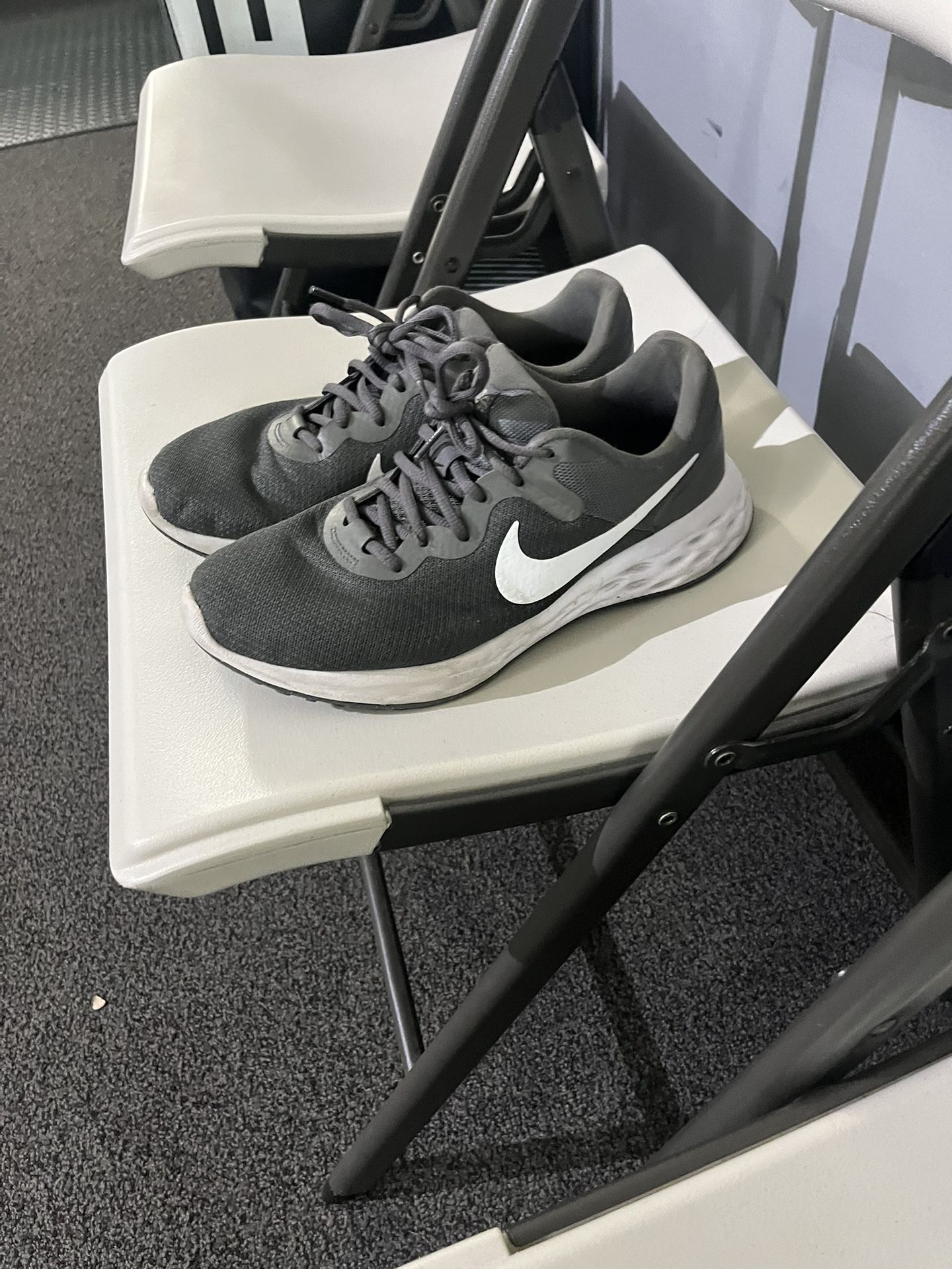 $5 Nike Shoes 