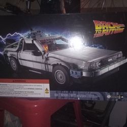 LEGOS BACK TO THE FUTURE COLLECTORS SERIES 1872PCS.