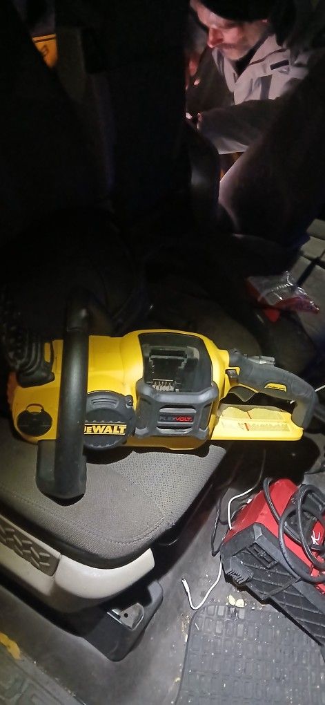 Dewalt Cordless Chainsaw 60v