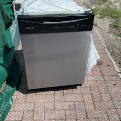 Frigidaire Dishwasher ( IN GREAT CONDITION)