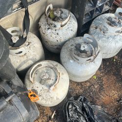 5 empty propane gas tanks 20 lb