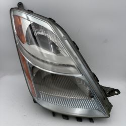 2006 to 2009 Toyota Prius  OEM Right passenger Side  Headlight Lamp w/ Xenon HID