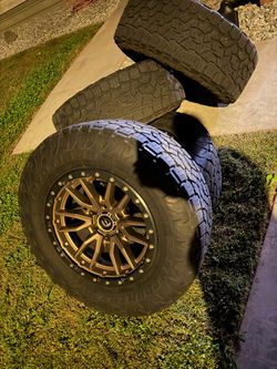 18” Fuel Wheels Toyo Tires