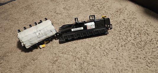 Honda Odyssey 2018-2022  Passenger Side Knee And Dash Parts 