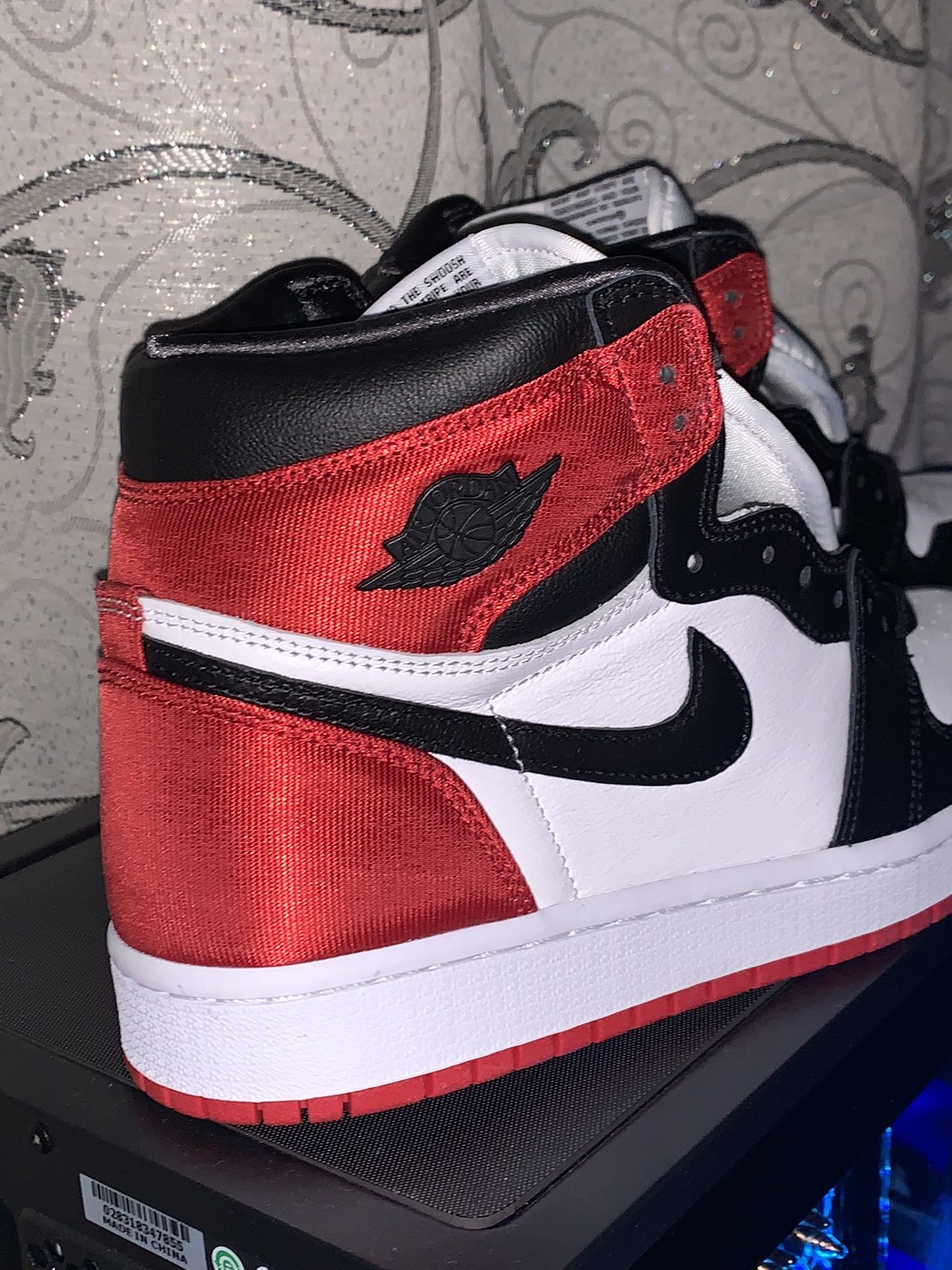 Jordan 1 Satin Black Toe (((((((SIZE 8 WMNS)))))))))