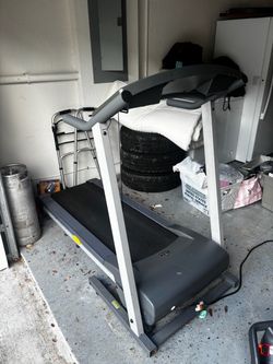 Gold gym treadmill