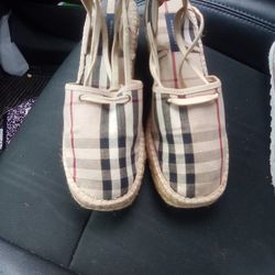 Burberry  Size 38 