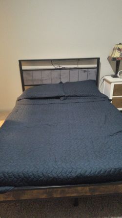 Full bed With Mattress, Pillows & Sheets
