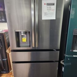 29 cu. ft. SMART Standard Depth MAX French Door Refrigerator with Full Convert Drawer in Black Stainless Steel