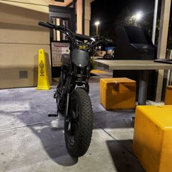 Electric Bike (32 Mph 300 Miles)