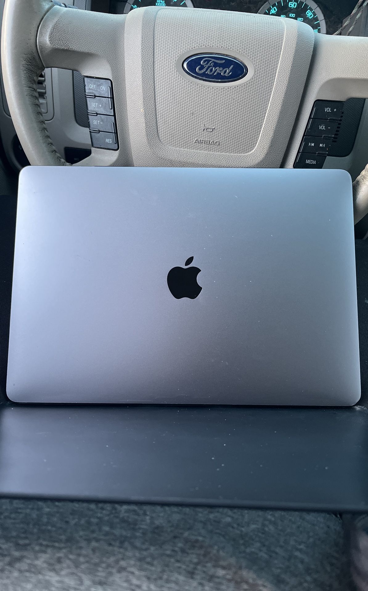 Apple Mac Laptop