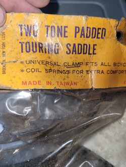 OLD STYLE SADDLE SEAT. ORIGINAL FACTORY CONDITION. BEACH CRUISER.