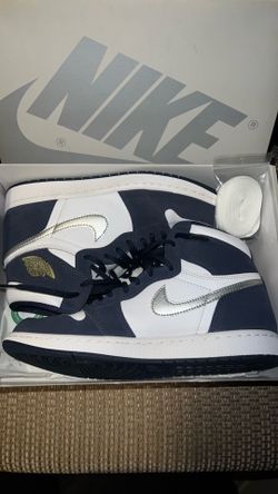 Air Jordan 1 Retro High https://offerup.com/redirect/?o=Q28uSnA= "Midnight Navy" sneakers