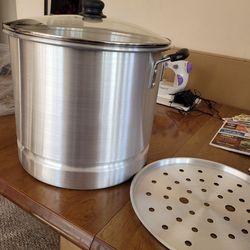 New stock pot with lid