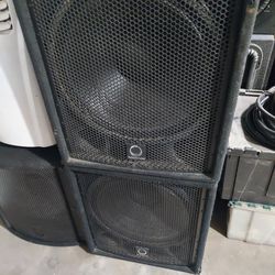 2 Turbosound 18" Powered By Electro Voice Elx18p Amplifiers 