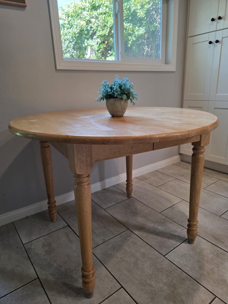Dining Table. Perfect For Kitchen Nook