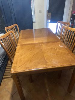 Table and chairs new