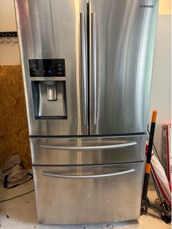 Refrigerator-side by side with pull out drawers