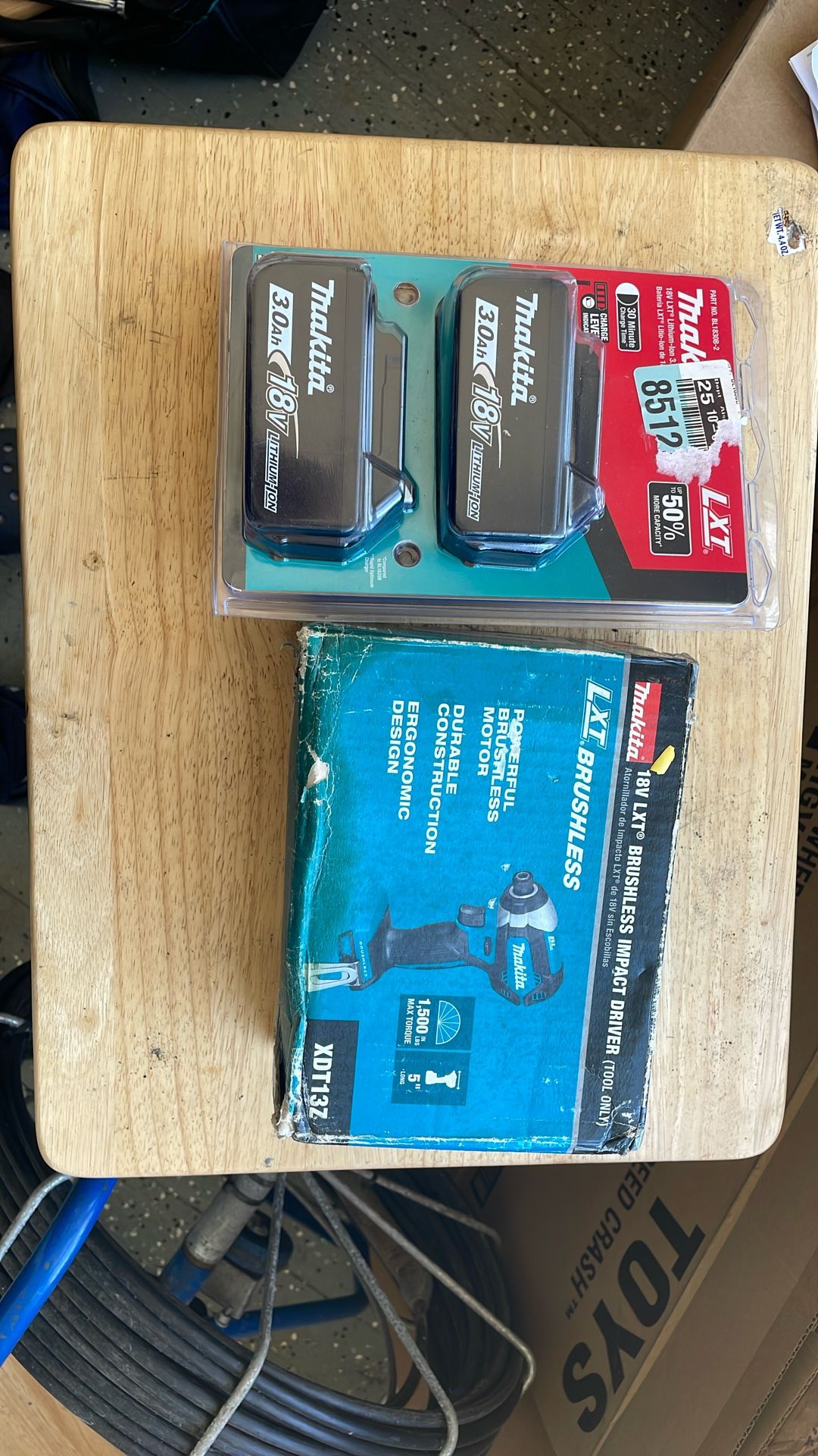 Makita 18 V LXG brushless impact driver and Makita 3.0 18 V lithium ion battery pack