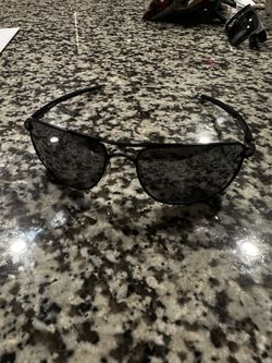 Pre-Owned Gauge 8 Oakley Sunglasses 