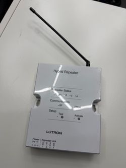 Lutron Hybrid Repeater with Antenna