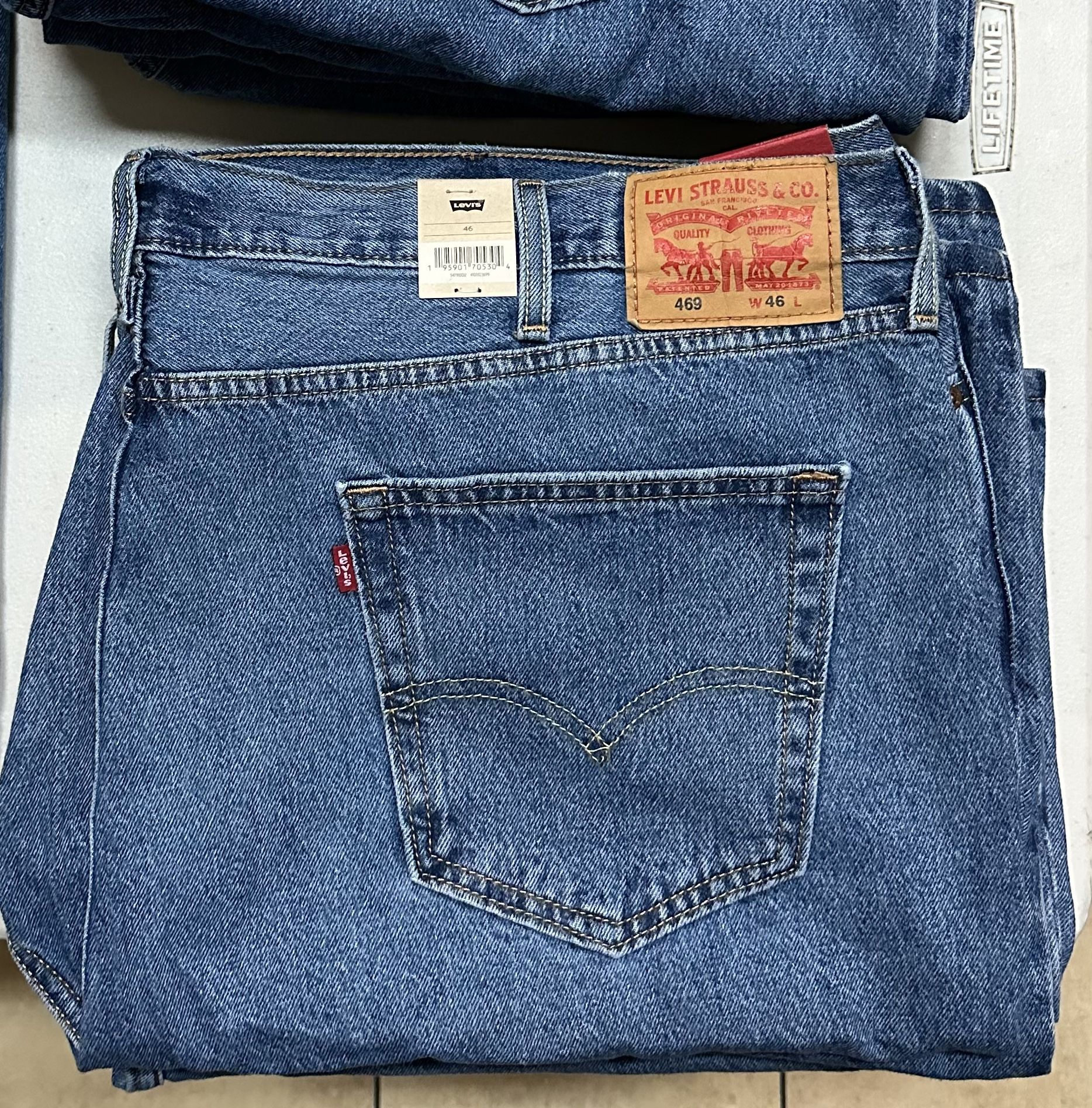 Levi’s 469 Loose Fit Jean Shorts – Men’s Size 46 – New with Tags
