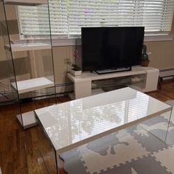 Glossy white living room set