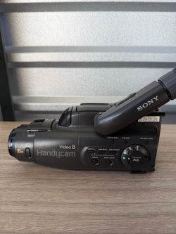Sony Handycam CCD-FX310 Video8 Camcorder 8x Zoom w/ Case Charger Tapes