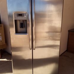 GE Refrigerator For Sale 