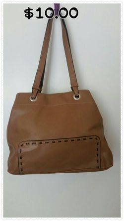 Cute everyday purse for the woman on the go.