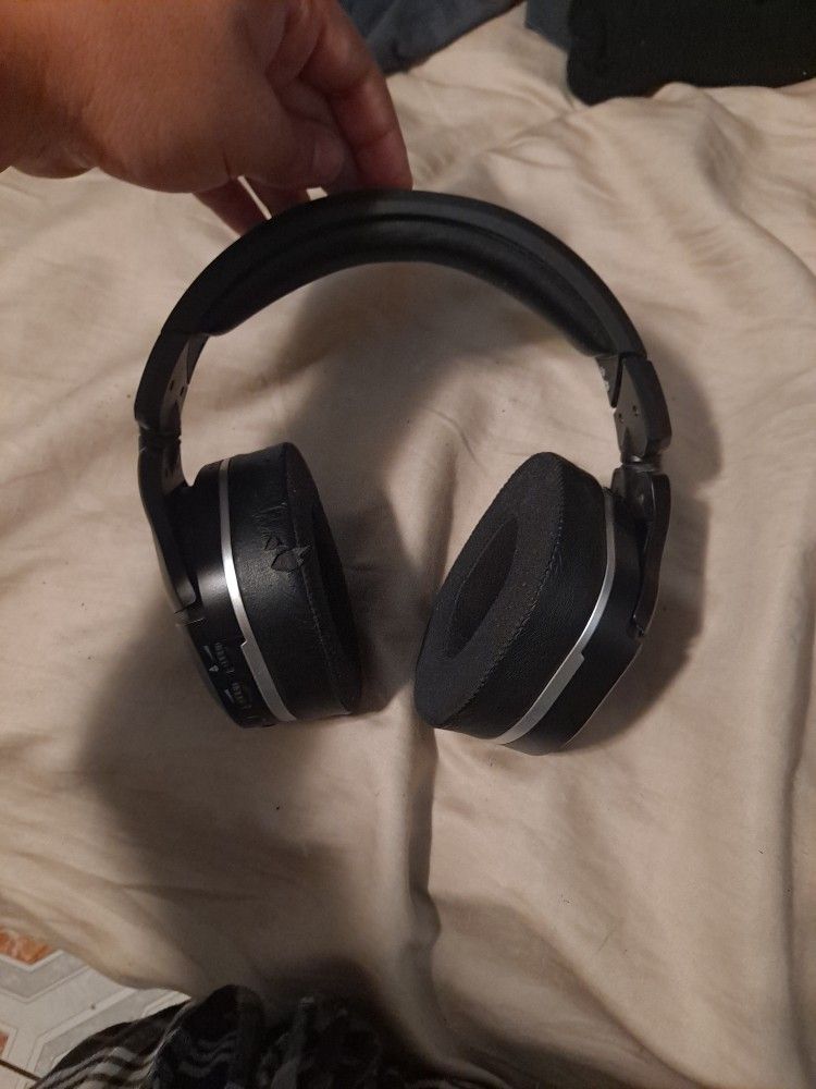 Turtle Beach Headphones with Headphone Charger