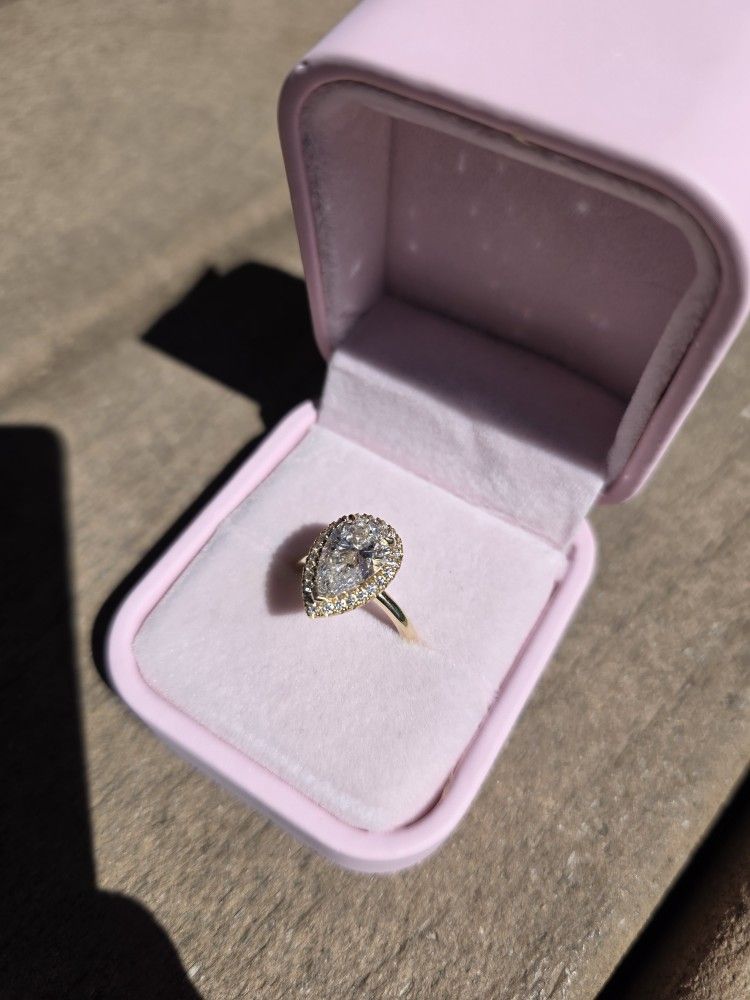 2.50 Carat E/VS1 Pear Shape Engagement Ring with Halo and Gold 14K band with Box and papers size 5.5