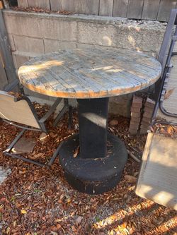 Table and chair FREEE