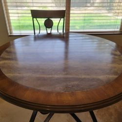 Dining table with 4 Chairs