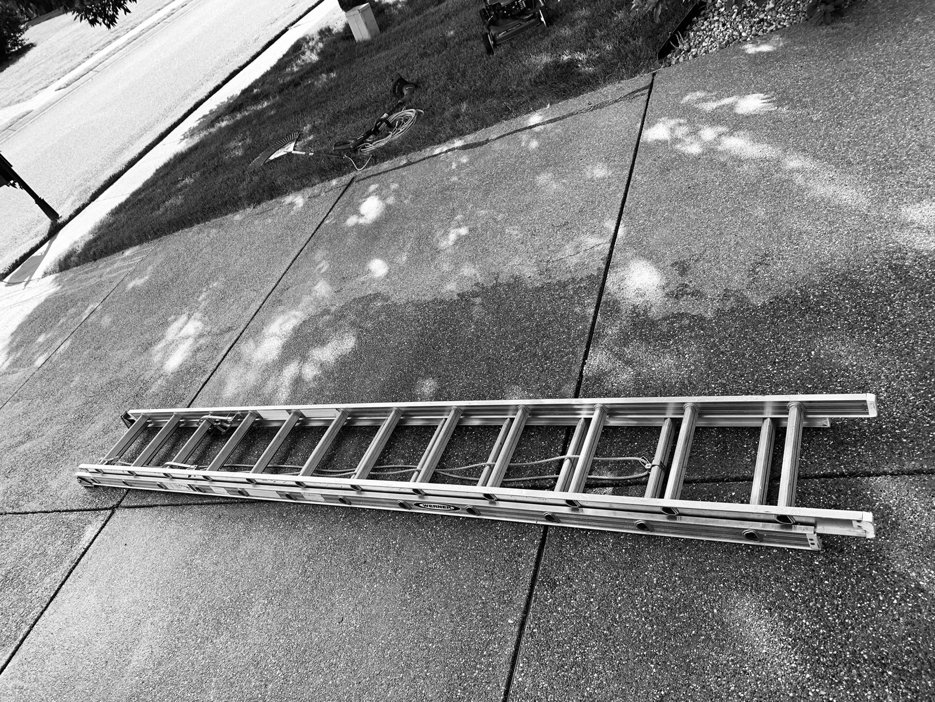 Werner 24 ft. H x 17.33 in. W Aluminum Extension Ladder Type II 225 lb