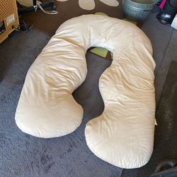 Maternity And Nursing Pillow. $10