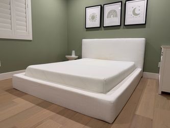 Upholstered Queen Bedrame