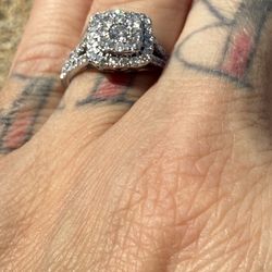 💎 2 Carat Diamond Halo Engagement Ring – 10K White Gold – Like New