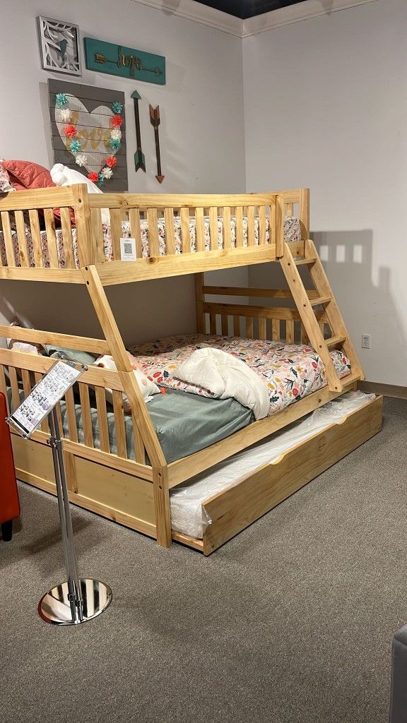Bartly Natural Pine Twin/Full Bunk Bed
Homelegance$20 Down Payment and delivery available