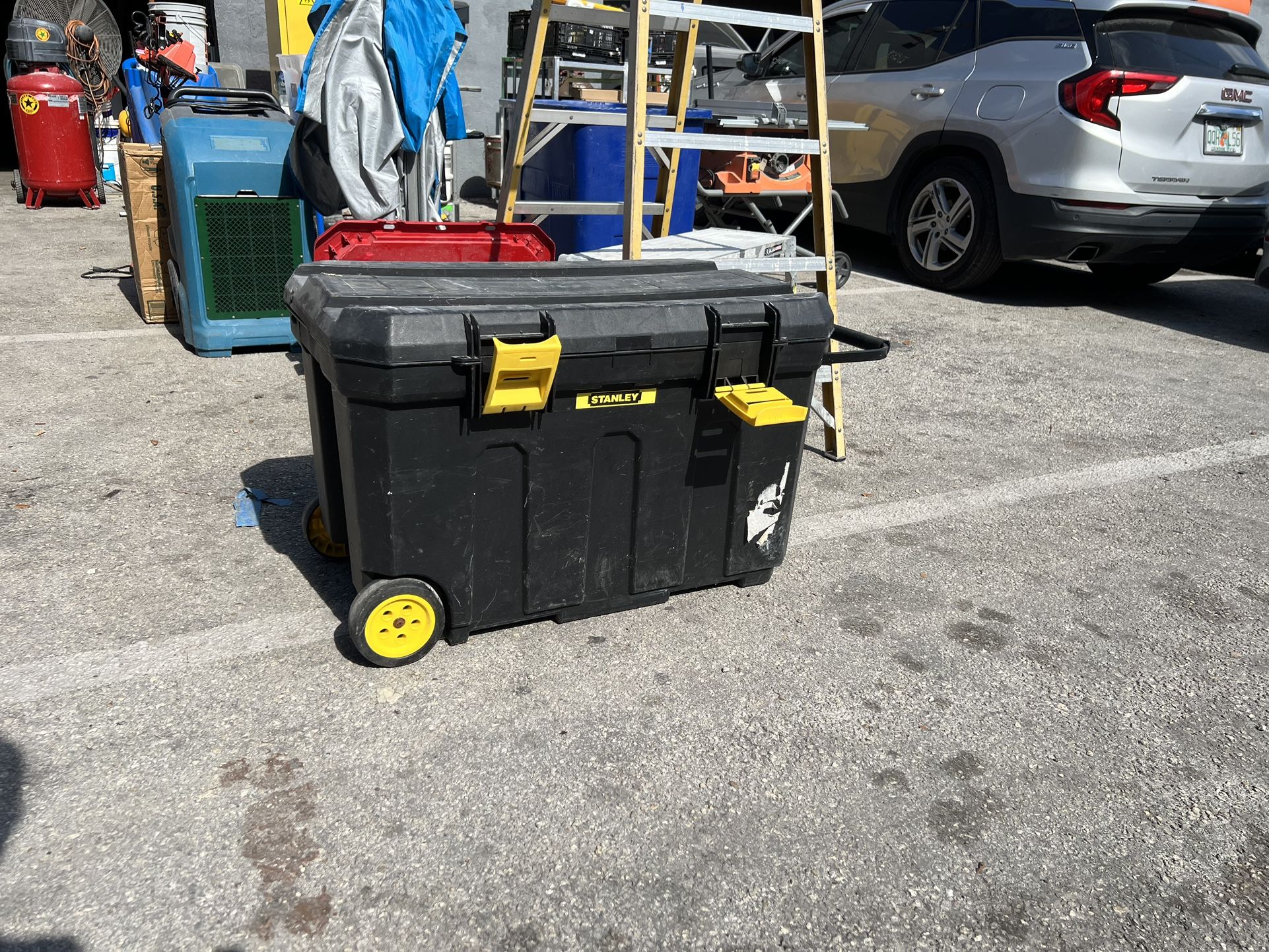 Plastic rolling toolbox