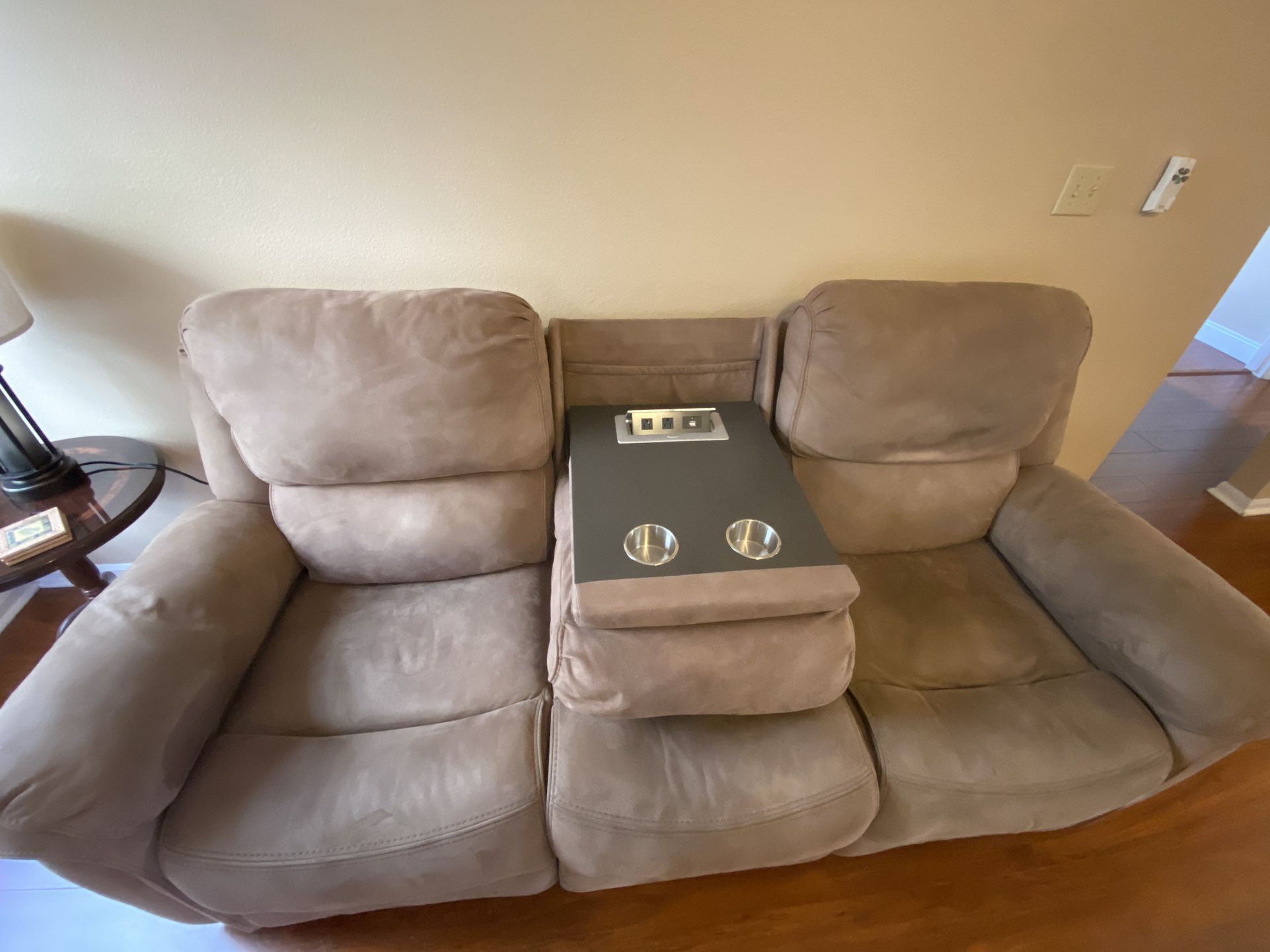 Double Reclining Sofa-drop Down Cup Holders-usb Ports-power Receptacles