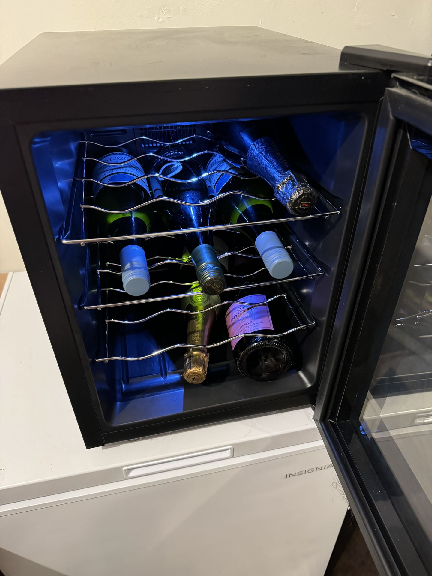 Wine fridge - 12 Bottles 