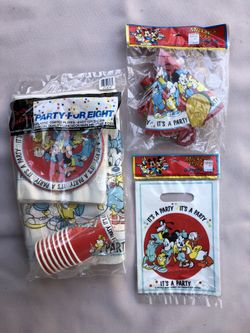 Mickey & Friends-It’s A Party- party decorations