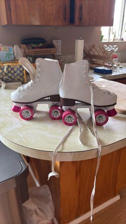 Ladies Size 5 Roller Skates 