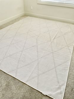 Like New Washable Tumble Rug 8x10