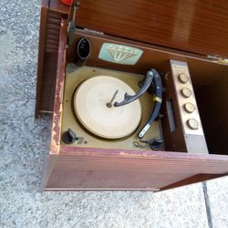 1950s Magnavox Record Player 
