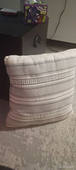 Aztec Accent P2illow